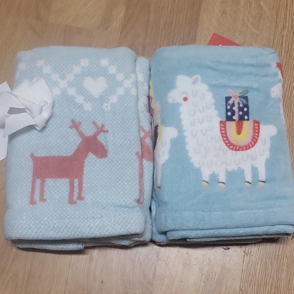 New Carolina Collection 2 sets  hand towels 4 in total Lama and reindeer
